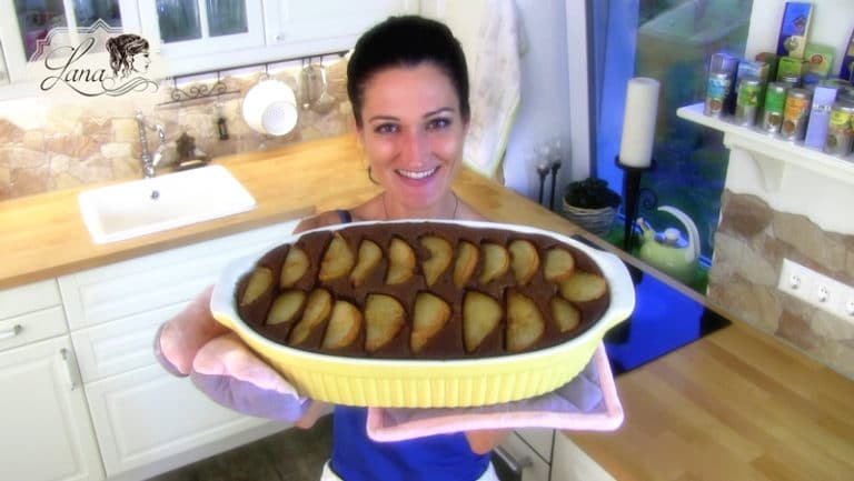 Lana präsentiert ihren Mohn-Schoko-Kuchen