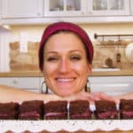 Sandra Exl mit veganen Schoko-Brownies
